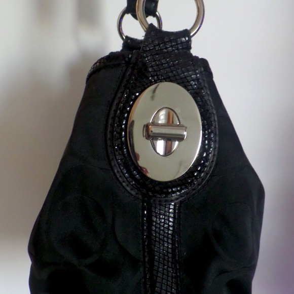 Elegant Black Coach Bag - Picture 3 of 3